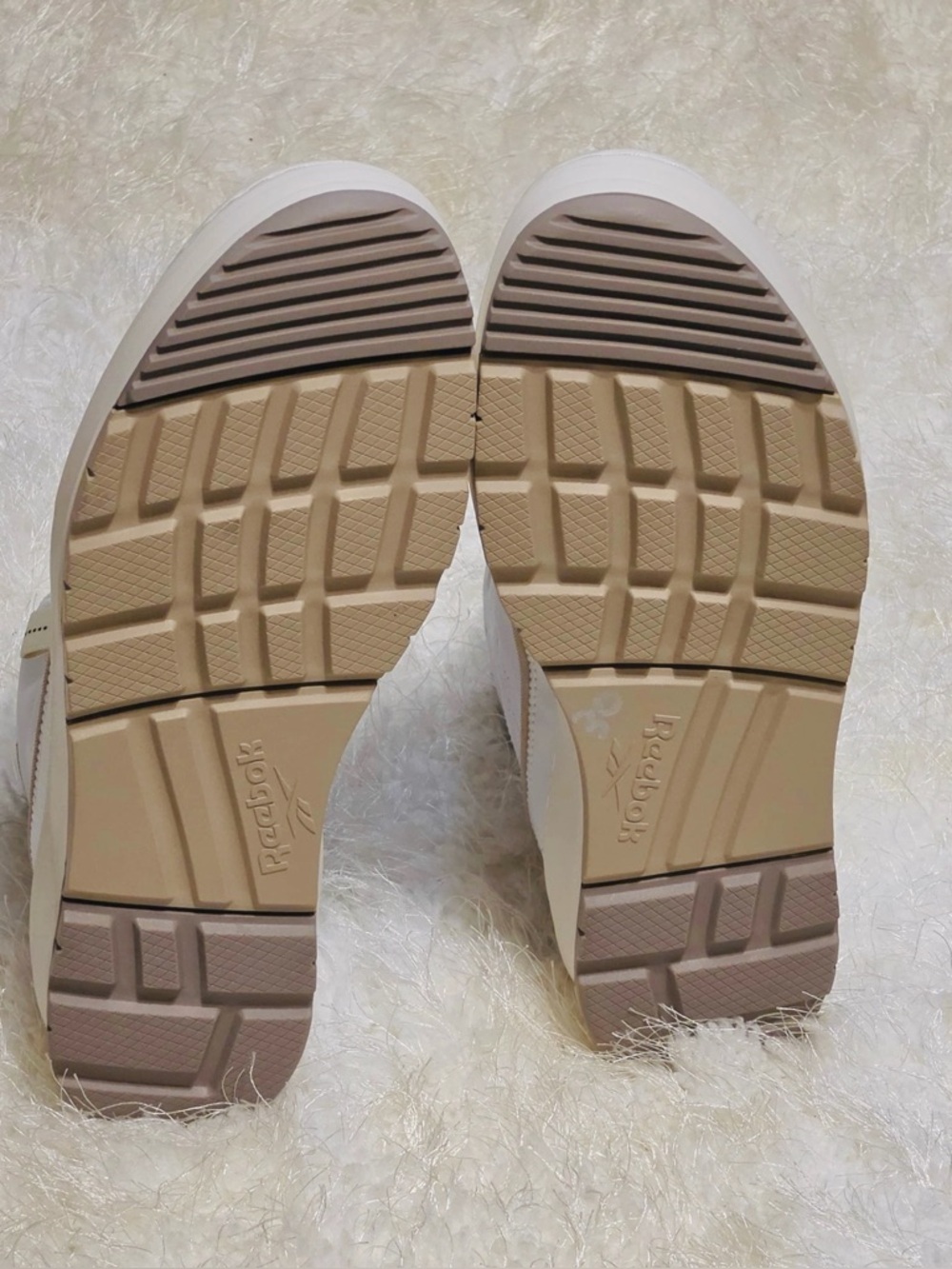 NEW_ Reebok Women’s White Leather Platform Sneakers with Cream Accents - Picture 4 of 11